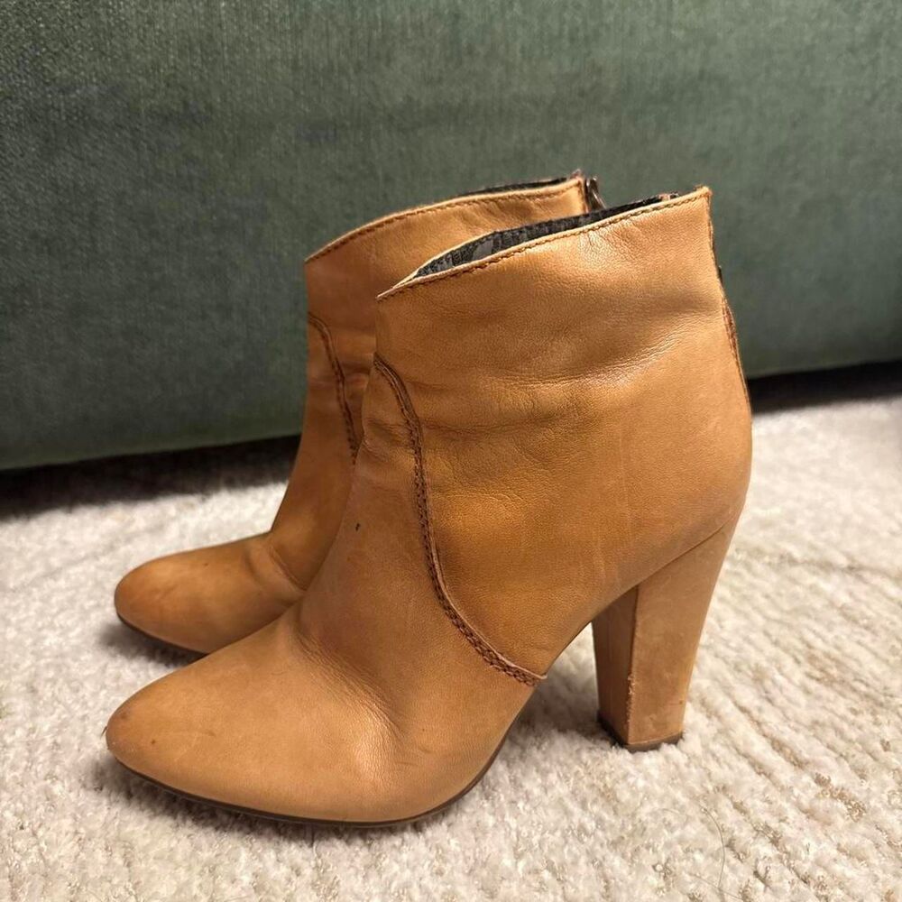 Steve Madden Women's Tan Leather Boots